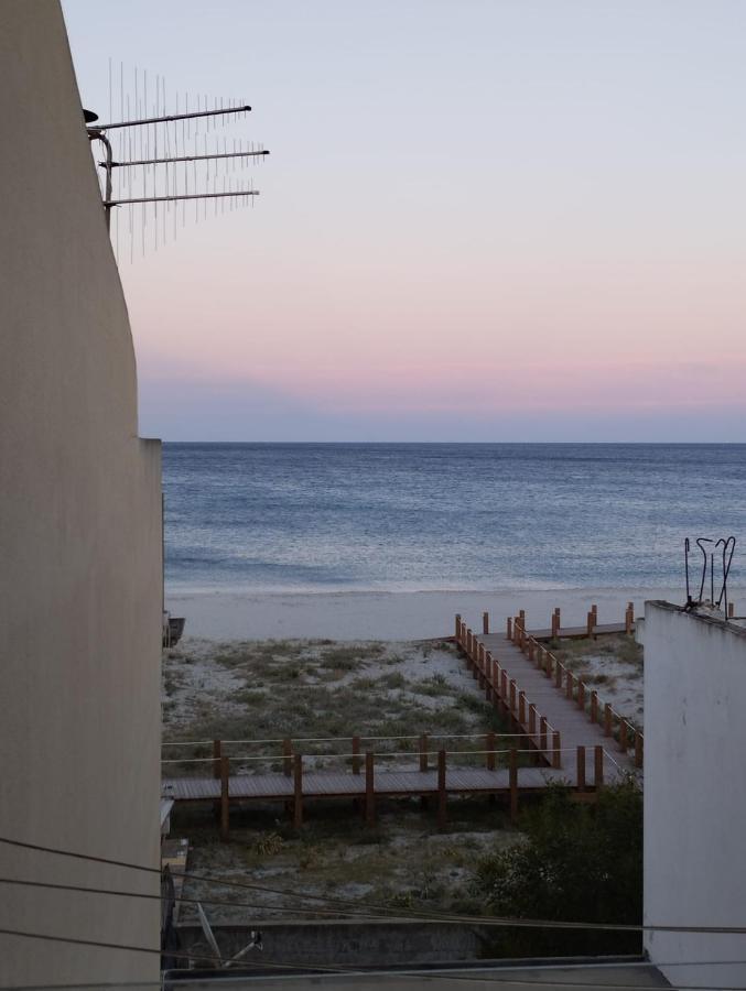 Corona'S Apartment- Fronte Spiaggia La Caletta Bagian luar foto