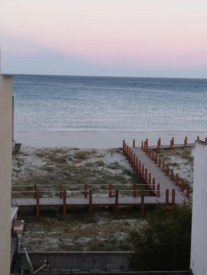 Corona'S Apartment- Fronte Spiaggia La Caletta Bagian luar foto